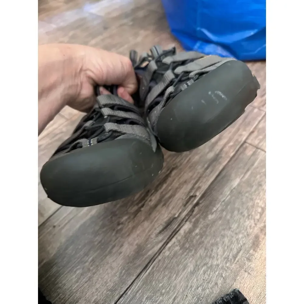 KEEN Men's Gray Newport H2 Leather Flats Sandals Size 9.5